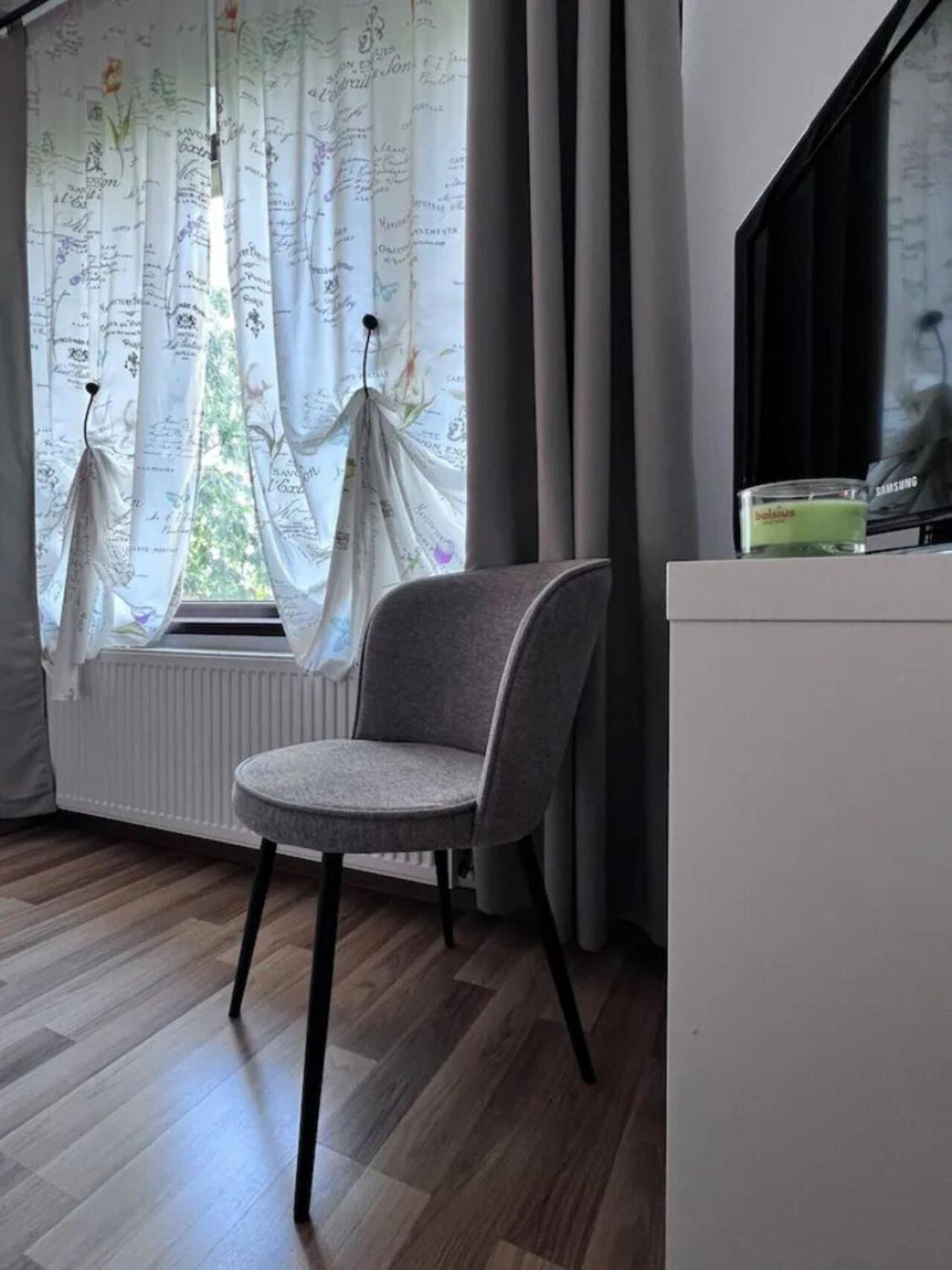 Vila Luminoasa Cu Curte Privata 布加勒斯特 外观 照片