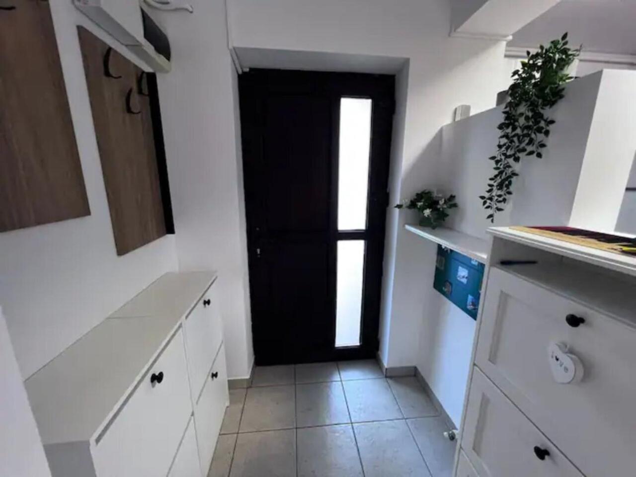 Vila Luminoasa Cu Curte Privata 布加勒斯特 外观 照片
