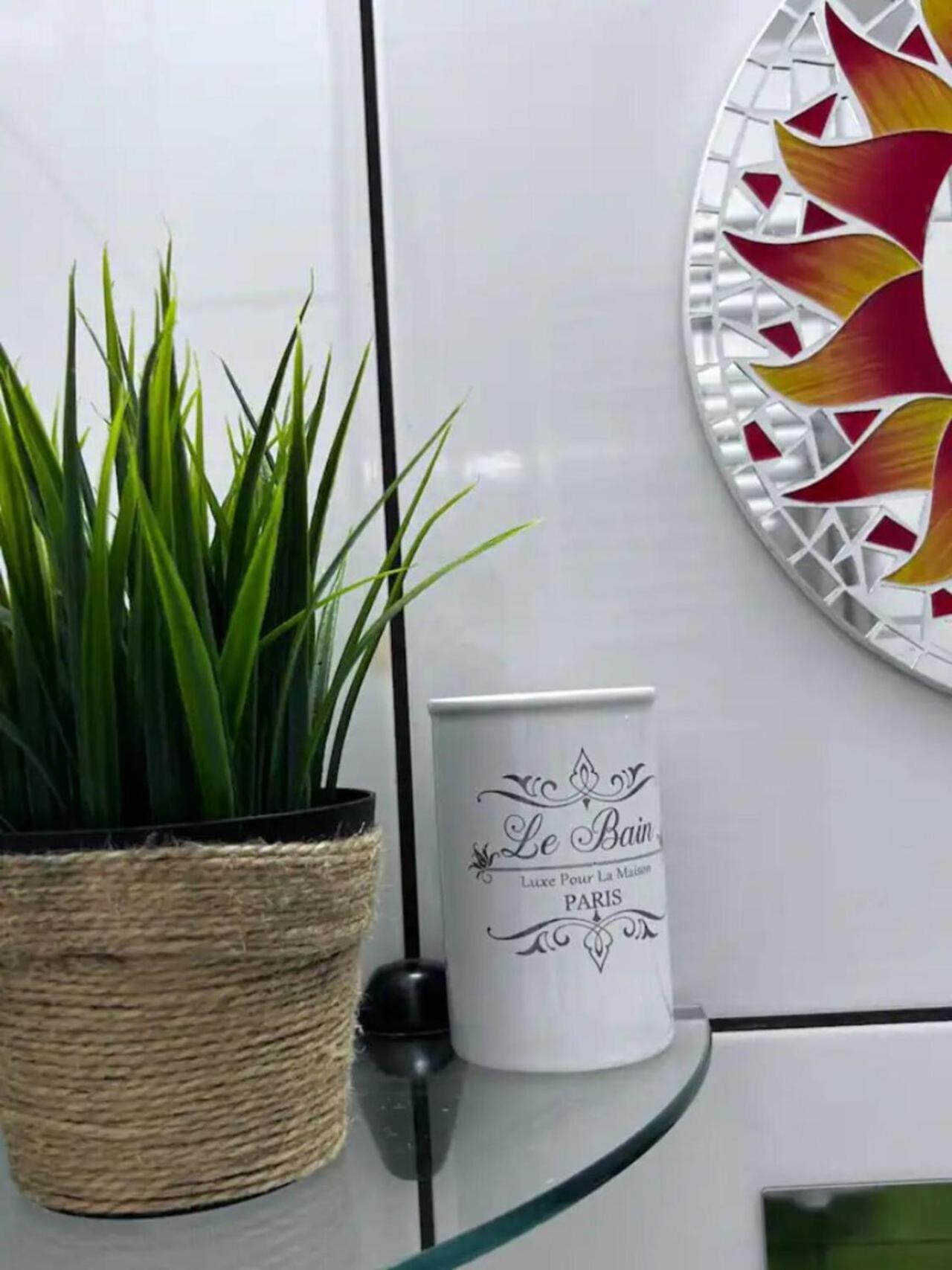 Vila Luminoasa Cu Curte Privata 布加勒斯特 外观 照片