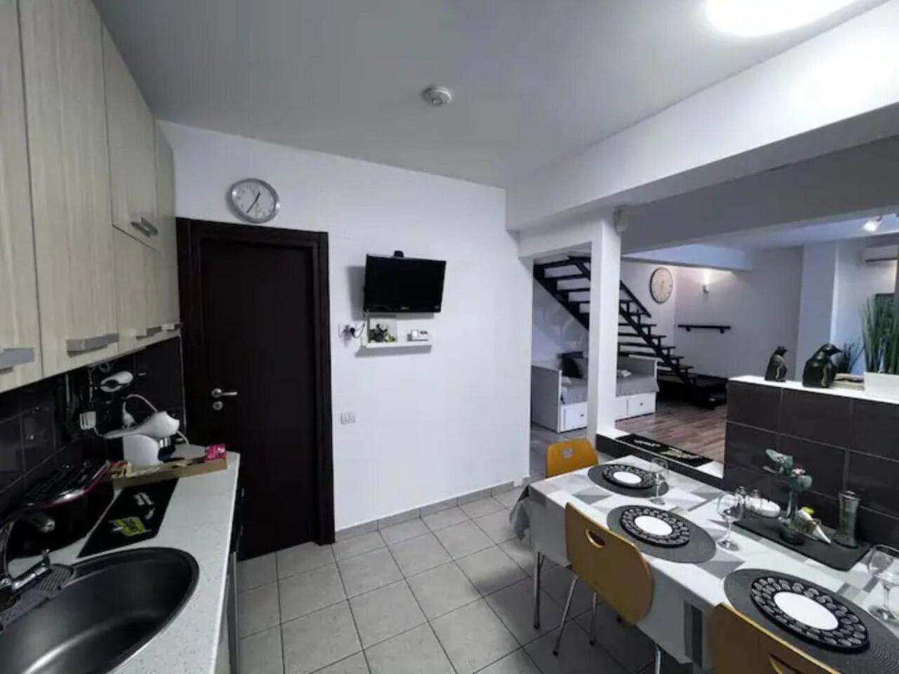 Vila Luminoasa Cu Curte Privata 布加勒斯特 外观 照片
