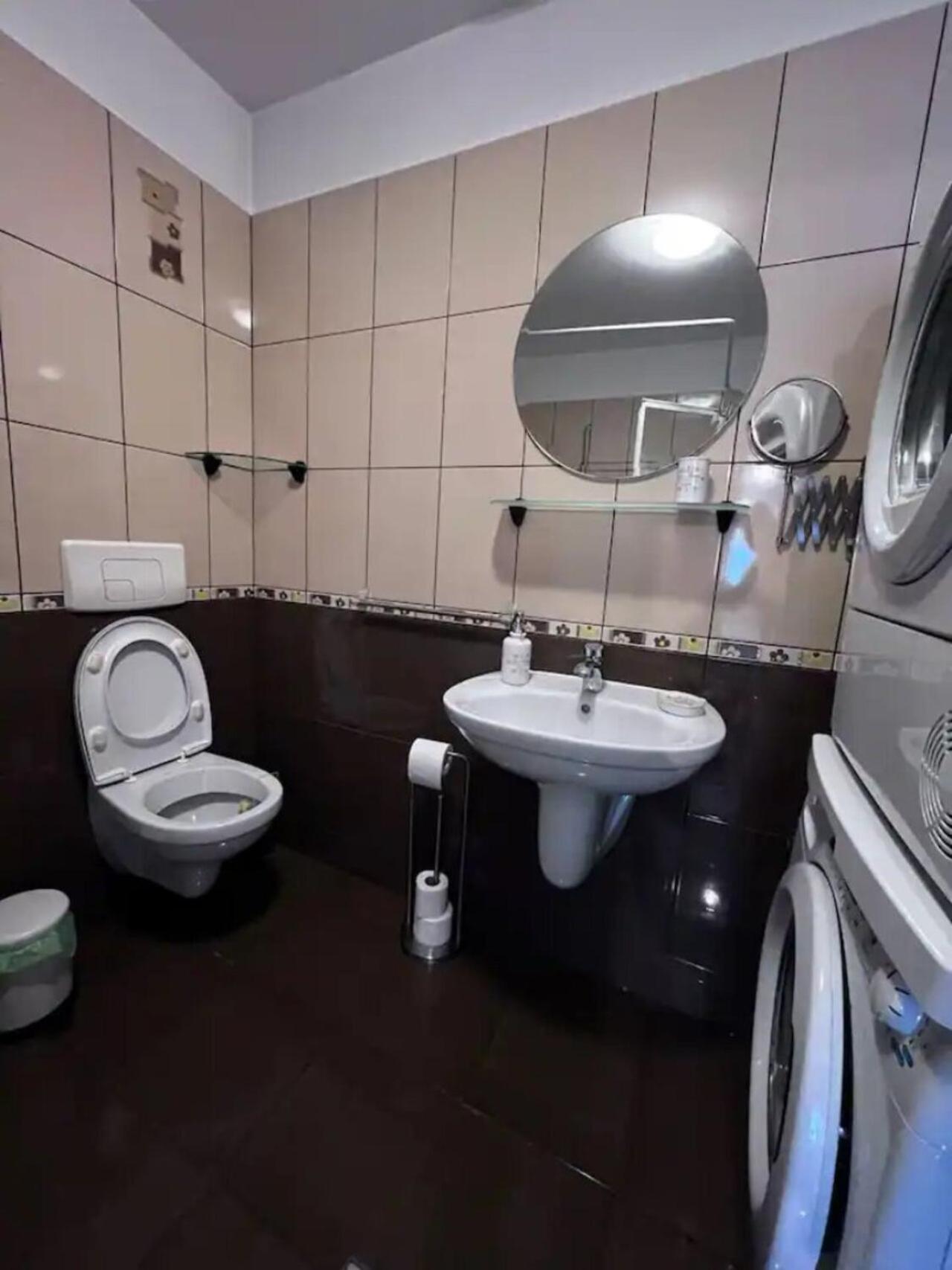 Vila Luminoasa Cu Curte Privata 布加勒斯特 外观 照片