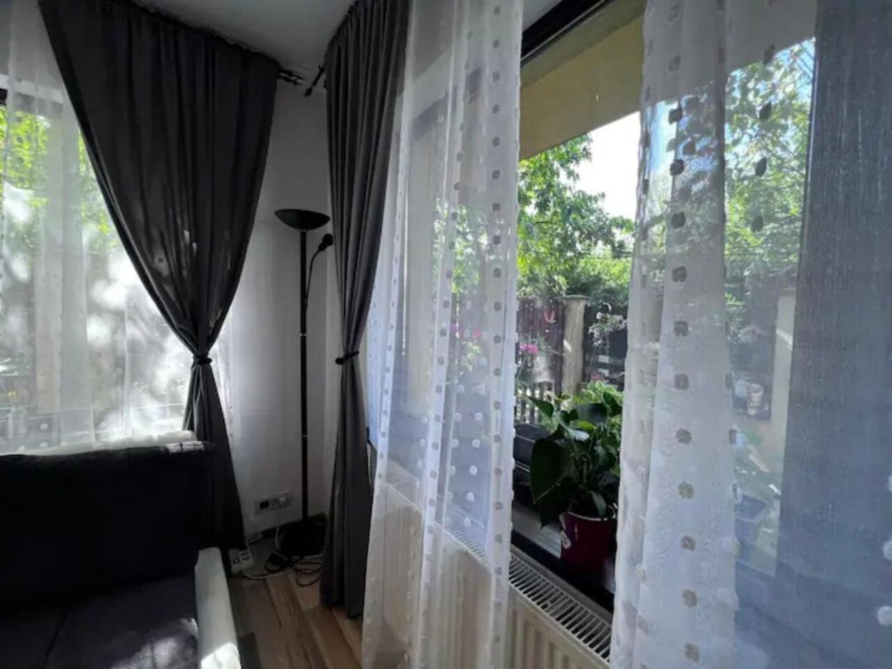 Vila Luminoasa Cu Curte Privata 布加勒斯特 外观 照片